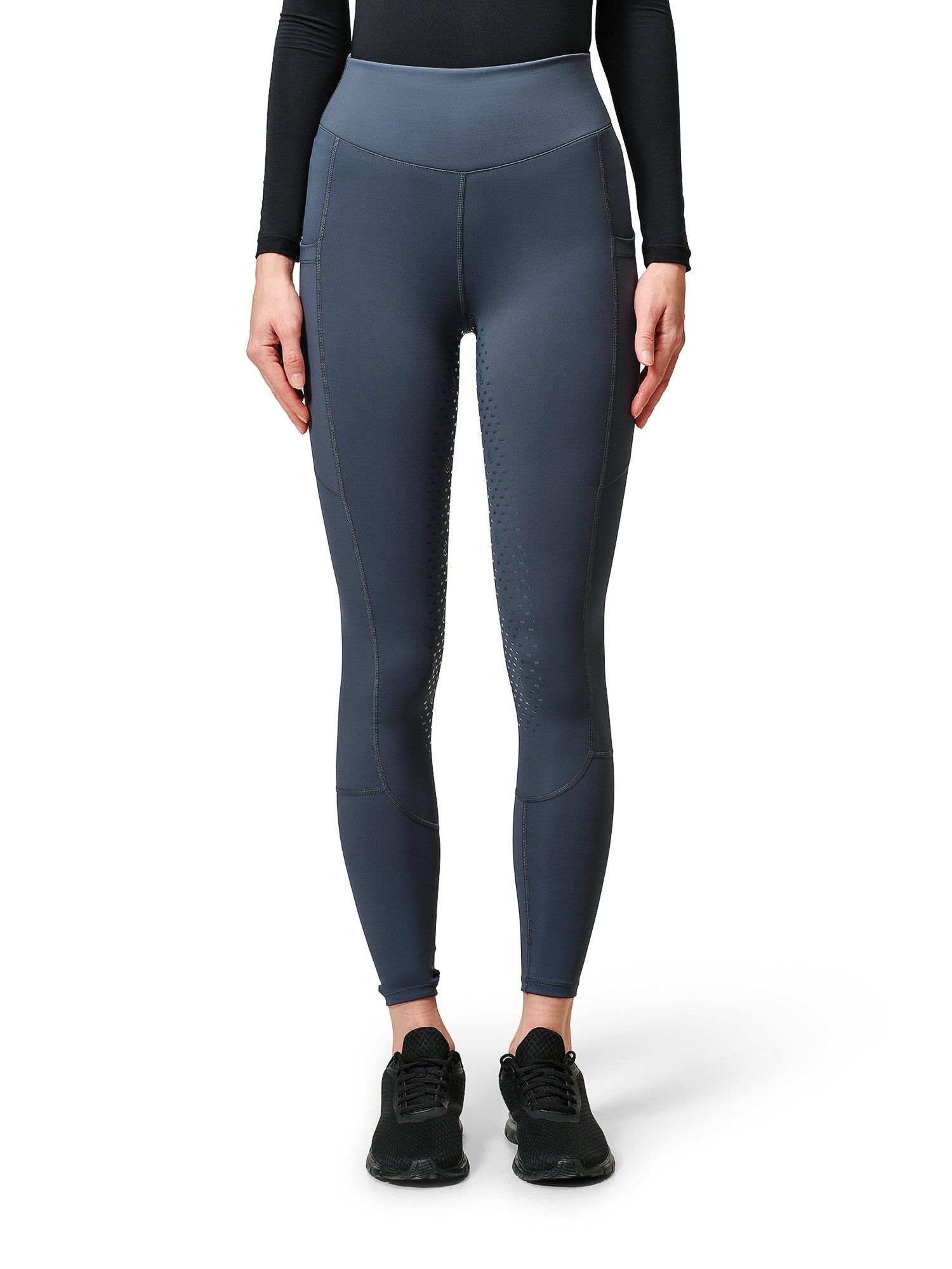 Studioaufnahme der Equestrian Stockholm Reitleggings Movement Grey mit hohem Bund und Seitentaschen.