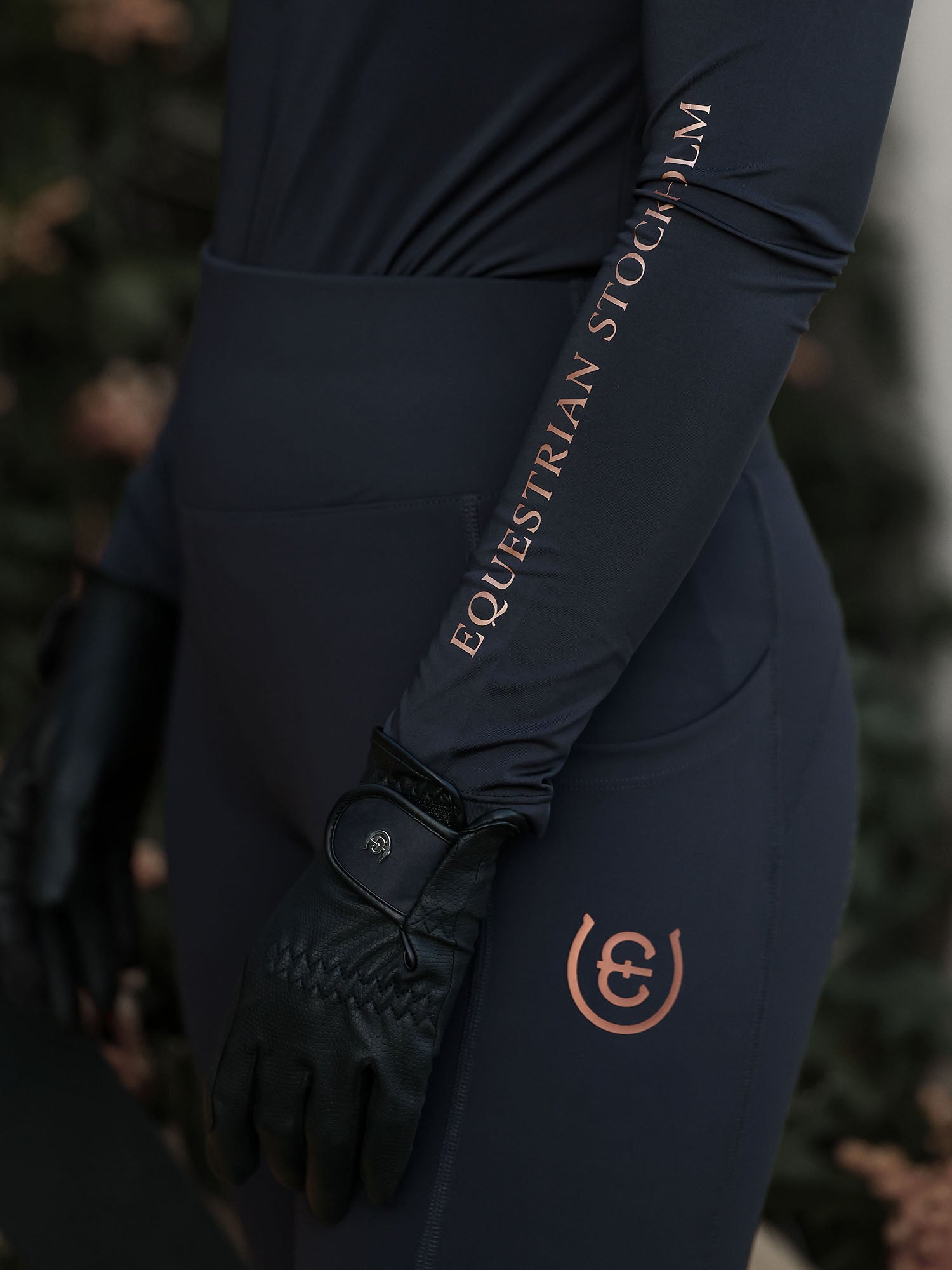 Dynamic Base Layer Top Dark Ocean