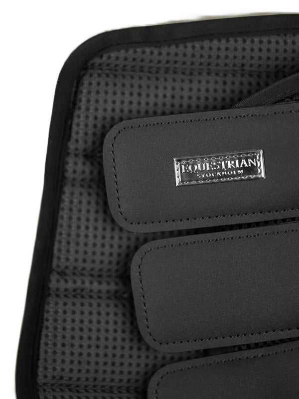 Mesh Brushing Boots Black Edition