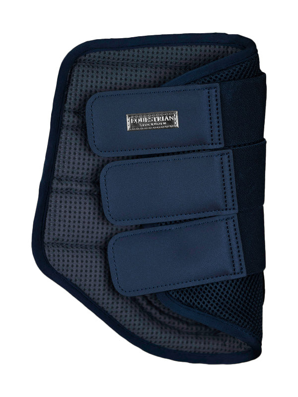 Studioaufnahme der Equestrian Stockholm Mesh Gamaschen Midnight Blue aus navy 3D-Mesh mit silbernem Abzeichen.