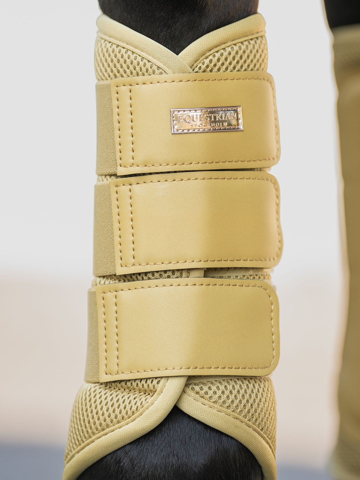 Mesh Brushing Boots Midsummer Glow