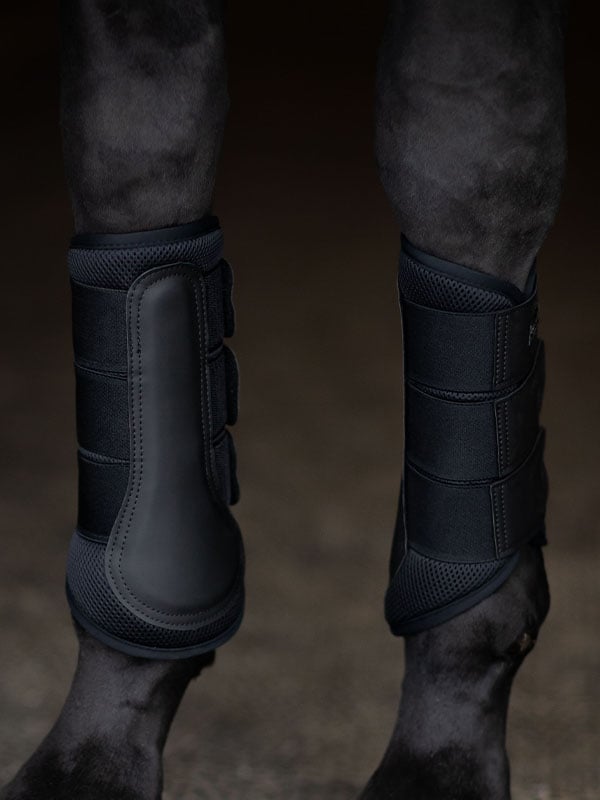 Mesh Brushing Boots All Black