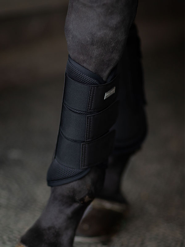 Mesh Brushing Boots Black Edition