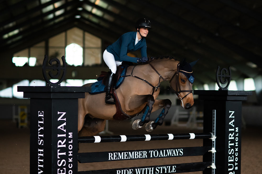 blue-meadow-tendon-boots-framskydd-peesbeschermers-frontschutz-on1