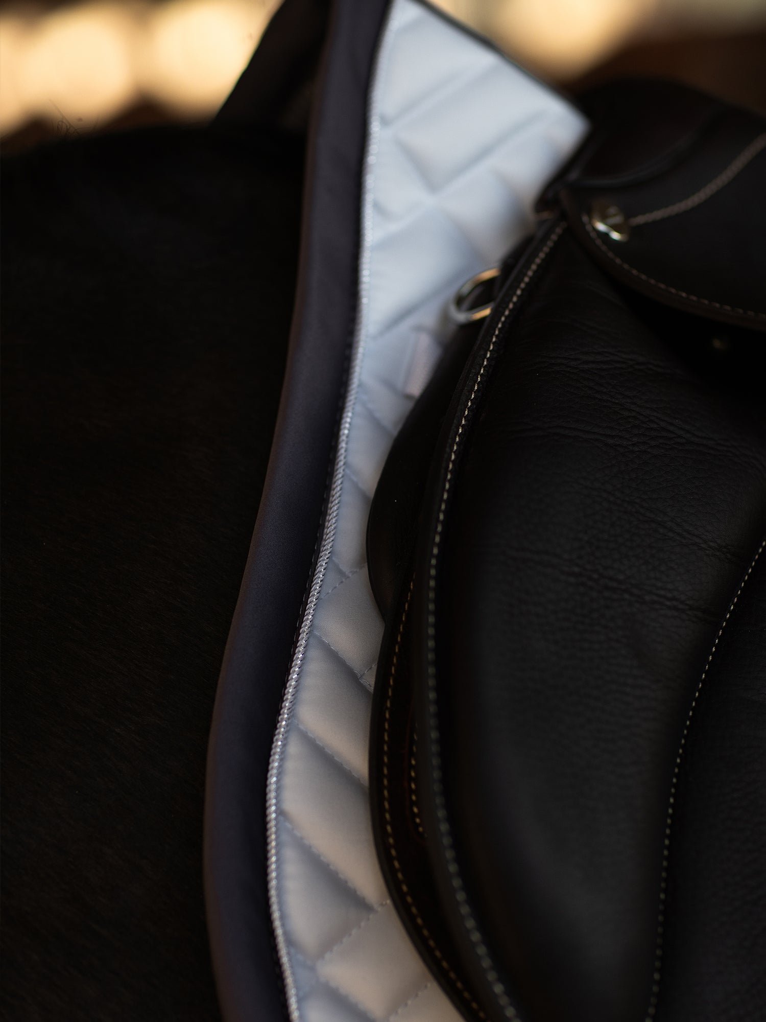 Springschabracke Modern White Dark Violet