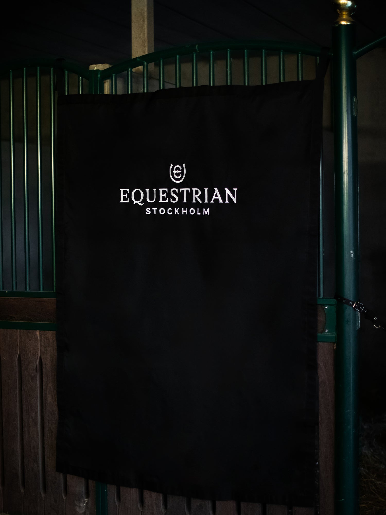Stable Curtain Black