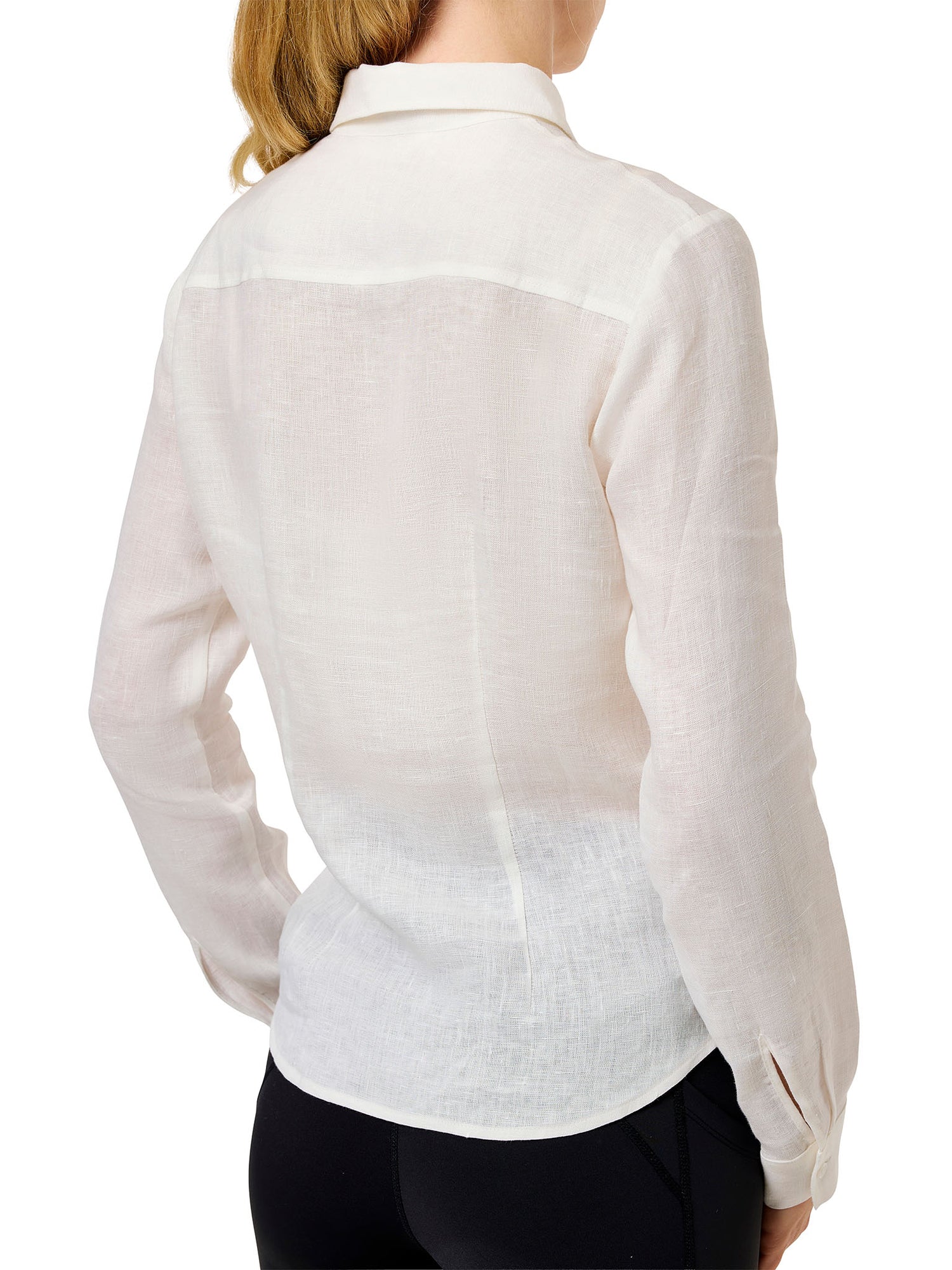 Studiobillede af Equestrian Stockholm Hørskjorte White, en klassisk langærmet top i åndbart hør.