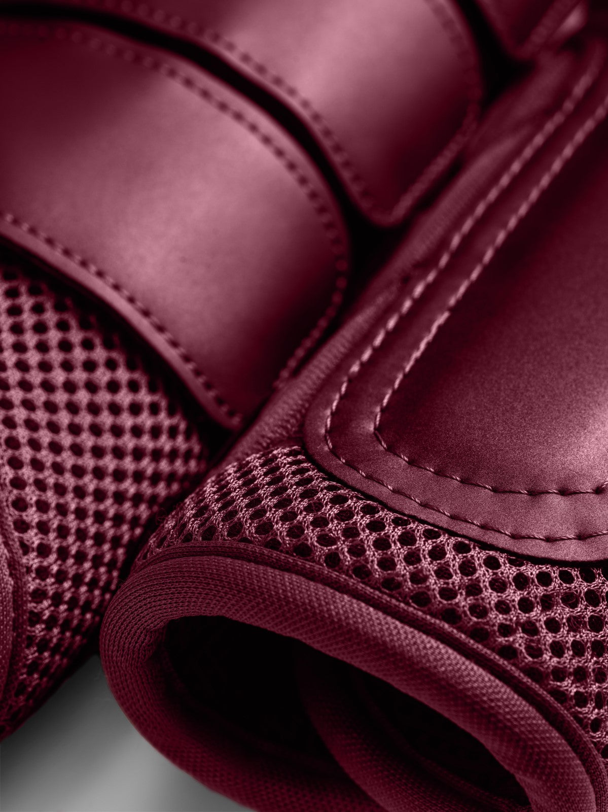 Image studio des guêtres fermées mesh Merlot Equestrian Stockholm en mesh 3D respirant avec sangles.