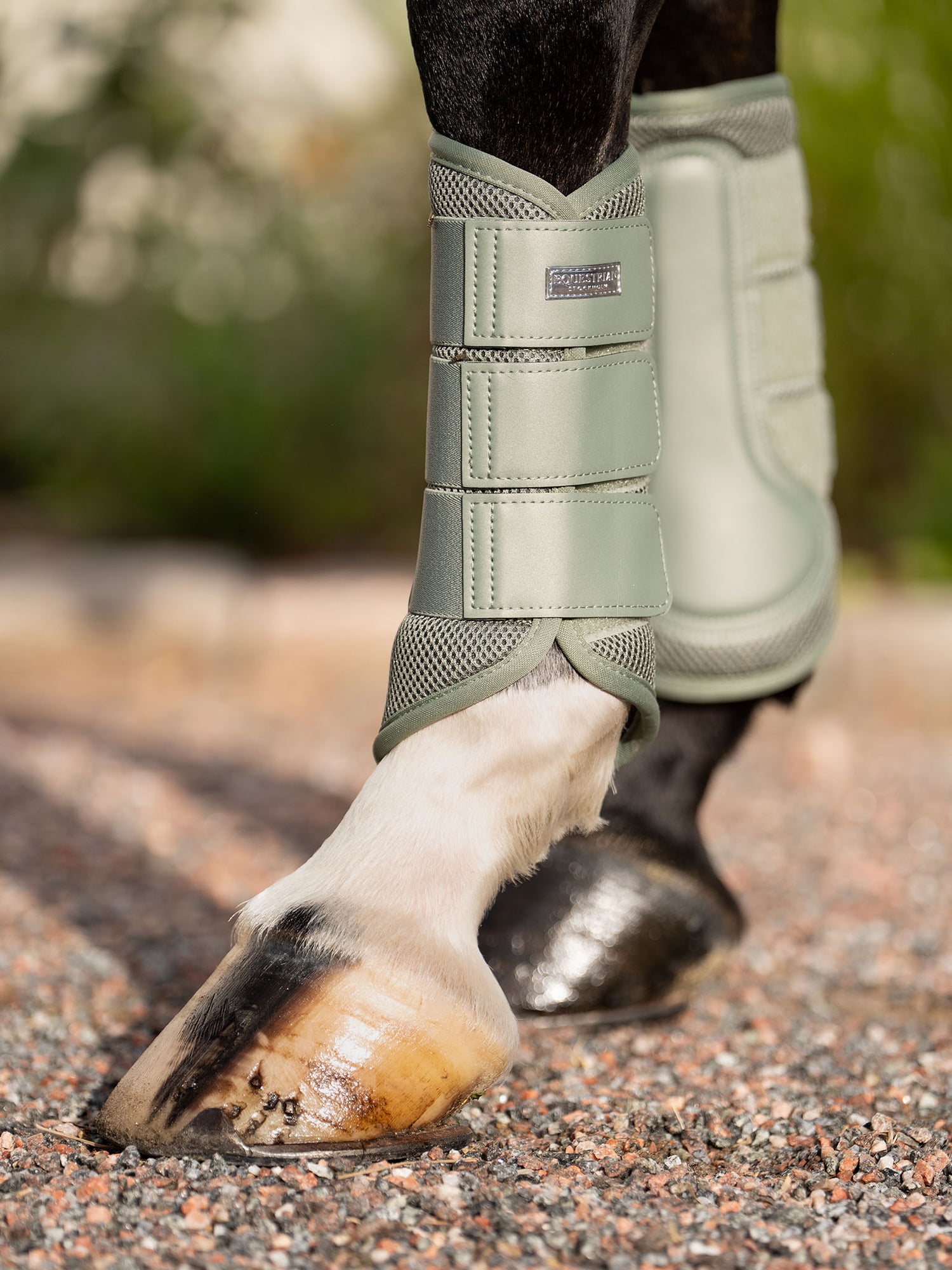 Mesh Brushing Boots Pistachio White