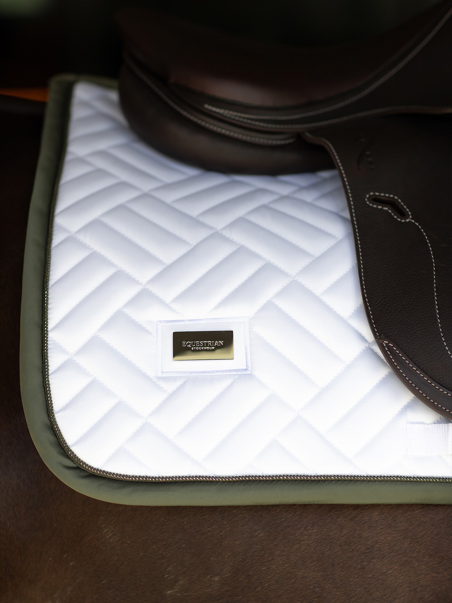 Jump Saddle Pad Modern White Striking Valley