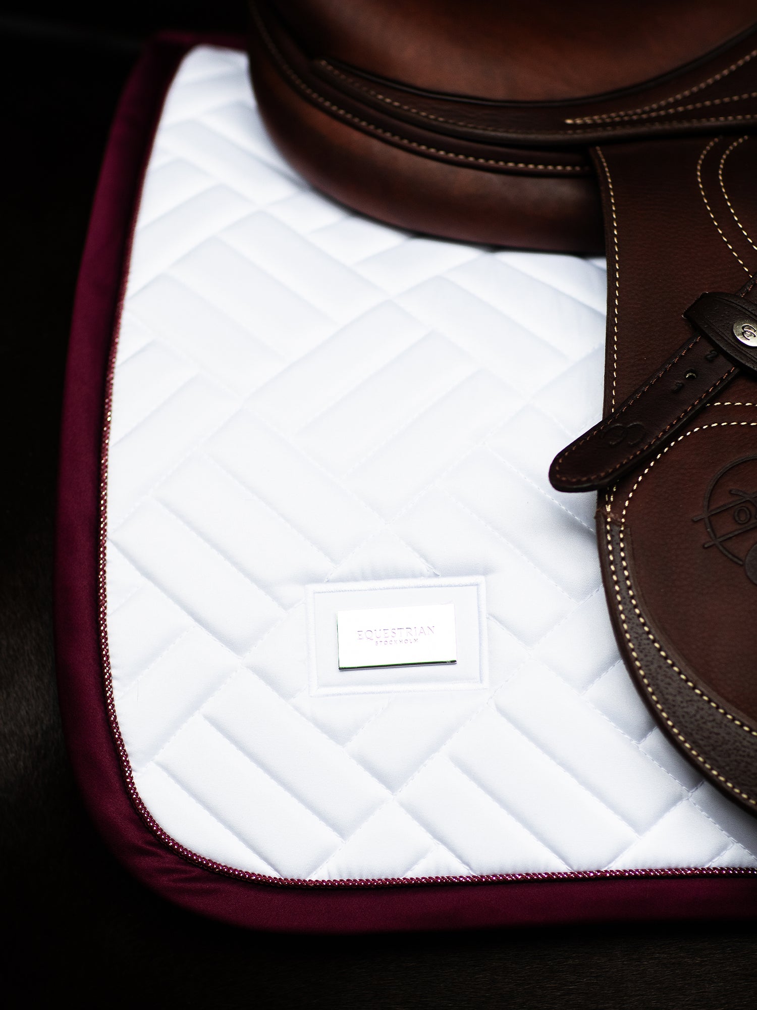 Tapis de Saut Modern White Merlot