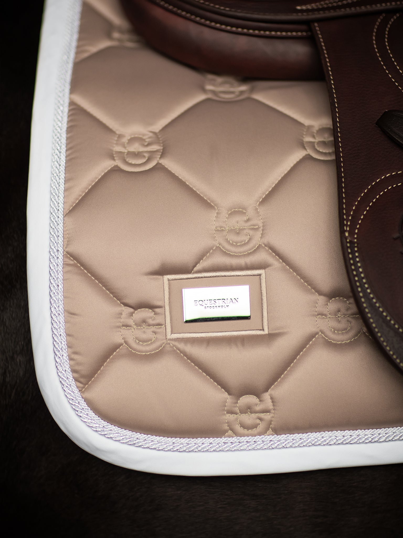24ss SADE シャーデー SH11/ Beige Jump Saddle Pad Sand | Equestrian Stockholm