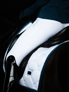 white-dressage-saddle-pad-dressyrschabrak-dressurschabracke-dressuur-zadeldekje-hov